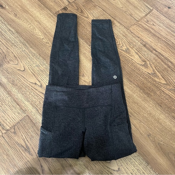 Lululemon Speed Up Tight 28" Heathered Gray Side Pockets Size 2 - Picture 2 of 4